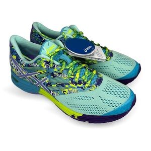 Asics Gel-Noosa Tri 10 women's size 10. Brand new.